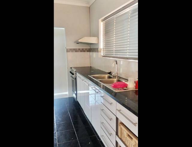 3 BEDROOM PROPERTY TO RENT IN MALVERN EAST